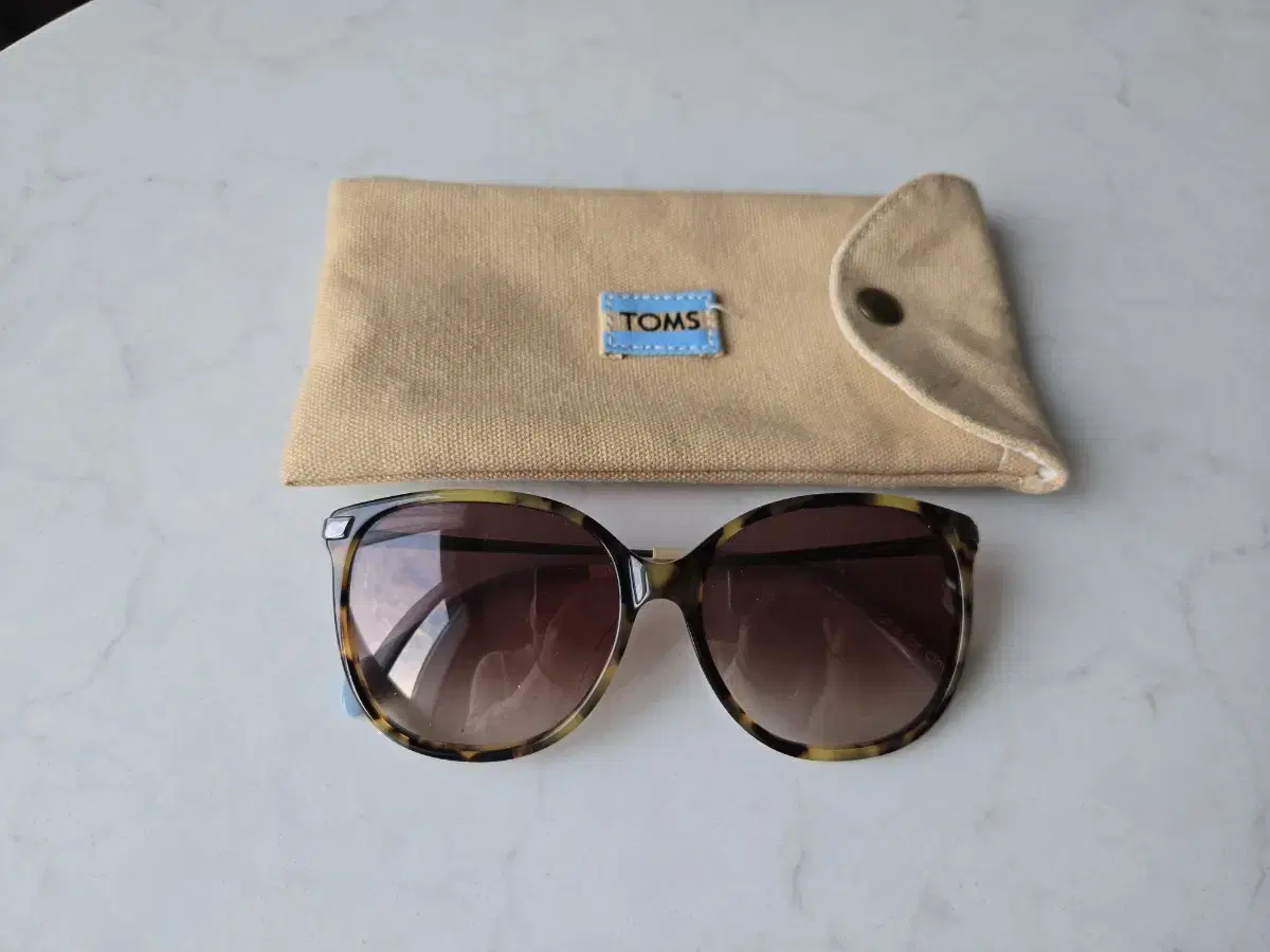 Toms 선글라스